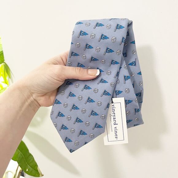 NEW Vineyard Vines Orienta Beach Club Blue Men's Neck Tie - Picture 1 of 6